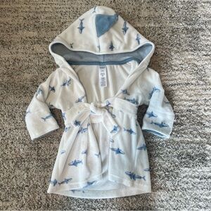 Carter’s gender neutral shark bath robe
